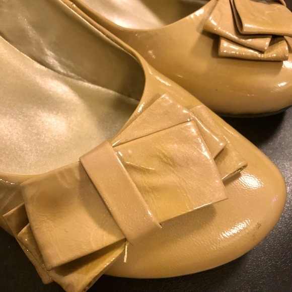 Comfy Me Too cream colored wedges - Picture 4 of 11